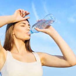 Salud y bienestar: ¿Por qué no basta con tomar agua cuando tenés sed?