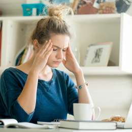 Salud y bienestar: guía para vencer el dolor de cabeza y la fatiga visual en la era digital