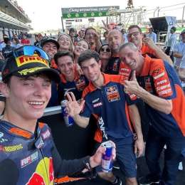 Moto3: Perrone y una remontada inolvidable en Tailandia: “Empujé al límite y en la última vuelta cerré los ojos y fui por todo”