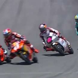 ¡A todo o nada! La agónica maniobra de Perrone para lograr el podio en Moto3 en Tailandia