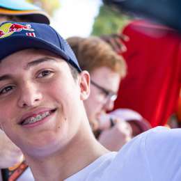 F3: el encomiable esfuerzo de los mecánicos del MP Motorsport para reparar el monoplaza de Colnaghi