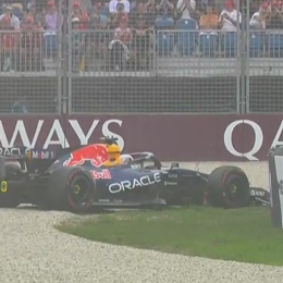 F1: ¡Golpe de escena! Durísimo despiste de Max Verstappen en la parte final de la Q1 del GP de Australia