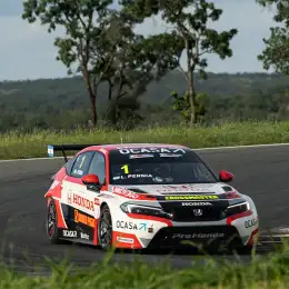 TCR South America: Leonel Pernía voló en Curvelo y se quedó con la Carrera 1