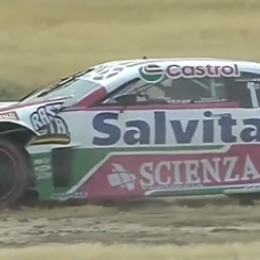 TC: un neumático y un golpe generaron el abandono de Canapino en Viedma