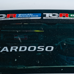 TCR South America: Cardoso aguantó y se llevó la victoria en la carrera uno del domingo en Cascavel