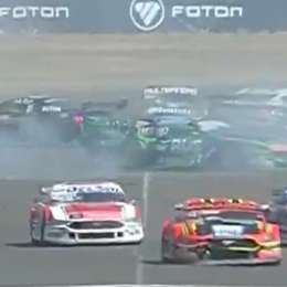 Caos en la final del TC en Neuquén: accidente múltiple y varios autos dañados