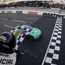 NASCAR: Elliott golpeó en el momento justo y le arrebató el triunfo a Hamlin en Martinsville