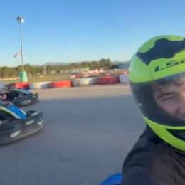 Fiel a su estilo, Colapinto se divierte en los kartings de Barcelona junto a un referente del deporte argentino