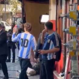 F1: con la 10 de Maradona, Colapinto estuvo firmando autógrafos en La Paternal