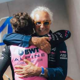 F1: el paternal abrazo de Briatore a Colapinto después de su octavo lugar en la clasificación para el Sprint