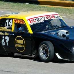 Día del Taxista: la historia del Taxi generó locura y polémica en el TC