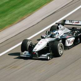 Oficial: McLaren se une a Mercedes