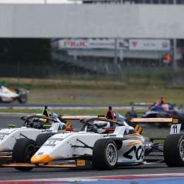 F4 Italiana: Federico Díaz Quaglia y Thiago Palotini disputaron la tercera carrera en Misano