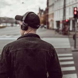 La psicología revela qué tipo de personas prefieren escuchar música en Spotify y no en YouTube