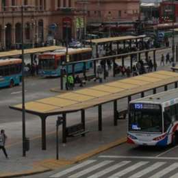 Atención usuarios: ¿qué línea de colectivos continúa sin servicio?