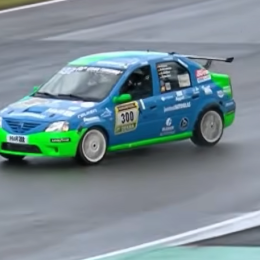 La historia del icónico Logan que se llevó todas las miradas en las 24 Horas de Nürburgring