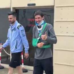 MotoGP: ¡Pulgar arriba! Álex Márquez fue dado de alta y salió caminando del Hospital de Catalunya
