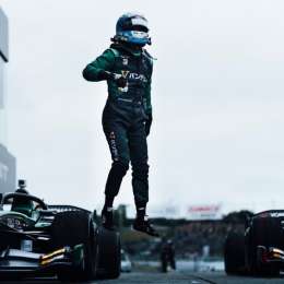 La excitación de Sacha Fenestraz tras su victoria en la Súper Fórmula Japonesa