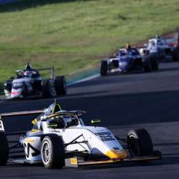 F4 Italiana: Díaz Quaglia sufrió un accidente en la primera vuelta y abandonó la final en Vallelunga