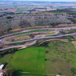 La vuelta del automovilismo a Balcarce quedó atravesada por el conflicto ACA vs ACTC