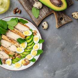 Salud y bienestar: qué comer al almuerzo para no quedarte dormido frente a la pantalla