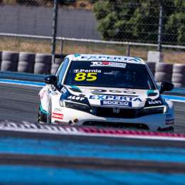 TCR Europe: Tiago Pernía superó con creces el viernes de actividad en Paul Ricard