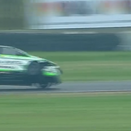 TN APAT: ¡Insólito! Se desprendió un neumático e impactó contra un auto en la tercera serie en La Plata