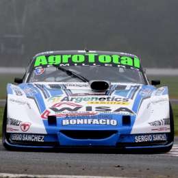 TC Mouras: Francisco Luengo pasó al frente con una gran maniobra y ganó con solvencia la serie única en La Plata