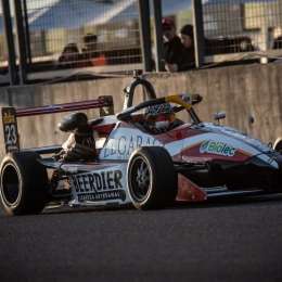 Tiene a Ayrton Senna como ídolo y ya empezó a escribir su propia historia en Argentina