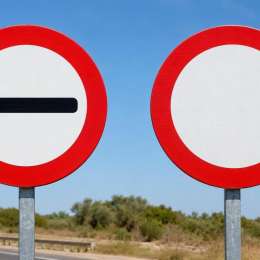 Atención conductores: ¿qué significa el cartel de tránsito la señal roja y blanca con una línea negra horizontal?
