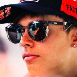 Moto3: ¡Envuelto en patria! En el Día de la Independencia, Valentín Perrone llegó de un forma muy particular al circuito de Sachsenring