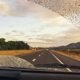 Un producto casero puede funcionar para limpiar el parabrisas del auto: ¿Cuál es?