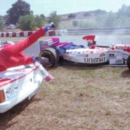 F1: un auto en llamas, un piloto corriendo y un desenlace completamente inesperado