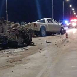 Cuatro personas fallecieron en un choque frontal entre un auto y una camioneta en Córdoba