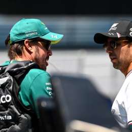Sergio Pérez elogió a Fernando Alonso por su longevidad en la Fórmula 1: “Es diferente”