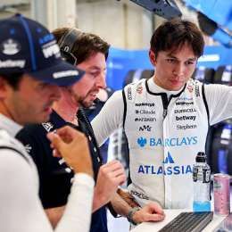 Albon reveló por qué comparte información con Sainz dentro de Williams
