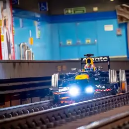 Red Bull sorprendió en Madrid: hizo rodar un F1 por las vías del metro antes del GP