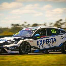 TCR South America: Tiago Pernía heredó la victoria en una electrizante definición de la carrera 1 en Concordia