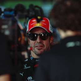 Una figura de la F1 disparó contra Alonso y la FIA por la ayuda a Aston Martin