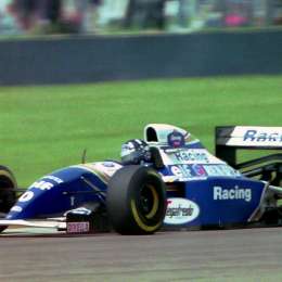 Un pedazo del Williams de F1 que manejó Senna en Imola 1994 fue expuesto por primera vez