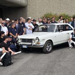 Con Horacio Pagani presente, el Torino fue homenajeado en Italia por sus 60 años con una caravana en Turín