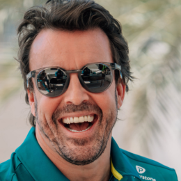 Fernando Alonso confirmó que sigue en la Fórmula 1 en 2027 con Aston Martin