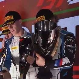 Montenegro y los festejos en el podio de Portimão tras otra victoria en el GT World Challenge