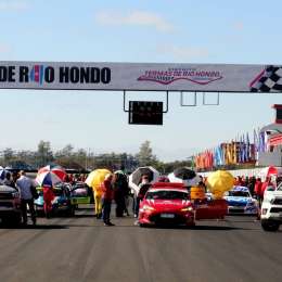 Los pilotos analizan las distintas variantes de la carrera