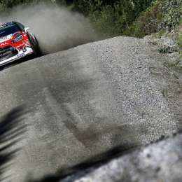 Meeke, cada vez más cerca