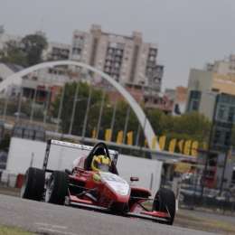 Bastidas el primer poleman del año en Buenos Aires