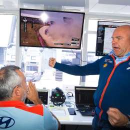"Loeb podría estar en su casa pero decide venir a trabajar"