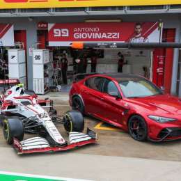 Raikkonen y Giovinazzi también recibieron un regalo en Imola