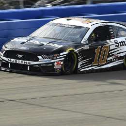 Nascar en Texas: Aric Almirola con Ford larga primero
