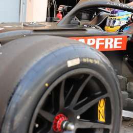 Fernando Alonso también probó los neumáticos Pirelli para 2022
